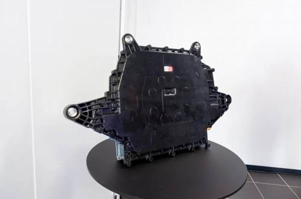 2026款保时捷Cayenne电动版搭载无线充电技术