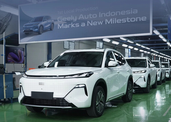 吉利银河星舰7 EM-i插电式混合动力续航油耗