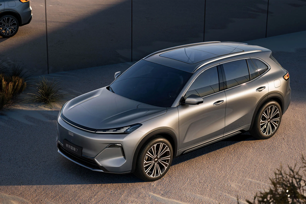 吉利银河星舰7 EM-i插电式混合动力续航油耗