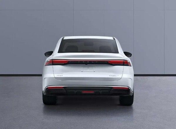 全新紧凑型轿车吉利银河星耀6甲醇插电混动版