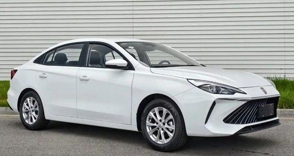 紧凑型轿车荣威i5新版本换装全新发动机