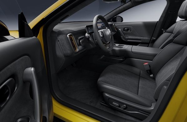 零跑汽车公布零跑Lafa5纯电轿车内饰官图曝光