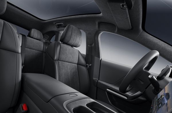 零跑汽车公布零跑Lafa5纯电轿车内饰官图曝光