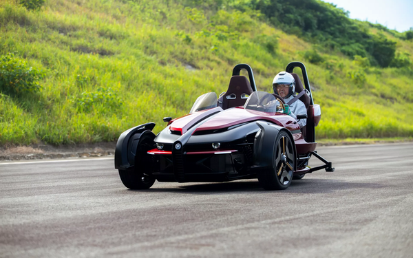 雅马哈Tricera未来派三轮电动车同转向原型车