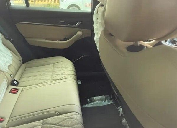 新款吉利星越L实车曝光外观内饰谍照图片多少钱