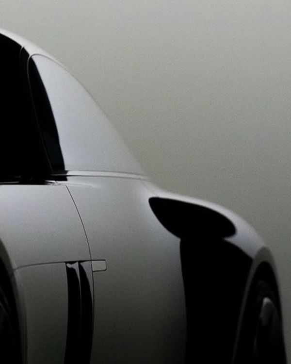 全新奔驰电动轿跑价格多少钱