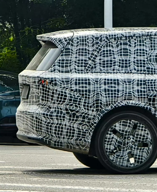 理想l9价格及图片2025款最新款参数配置续航