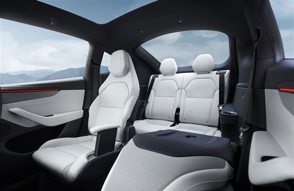 特斯拉modelyl全新浅灰色内饰价格多少钱