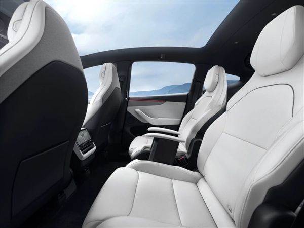 特斯拉ModelYL全新浅灰色高级内饰8000元