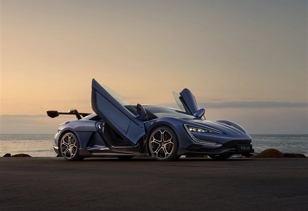 国产纯电超跑比亚迪纯电超跑仰望U9价格上调