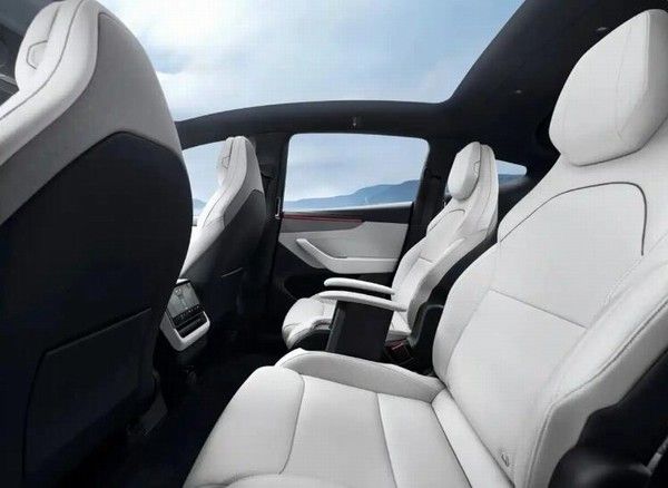 特斯拉ModelYL浅灰色高级内饰价格8000元