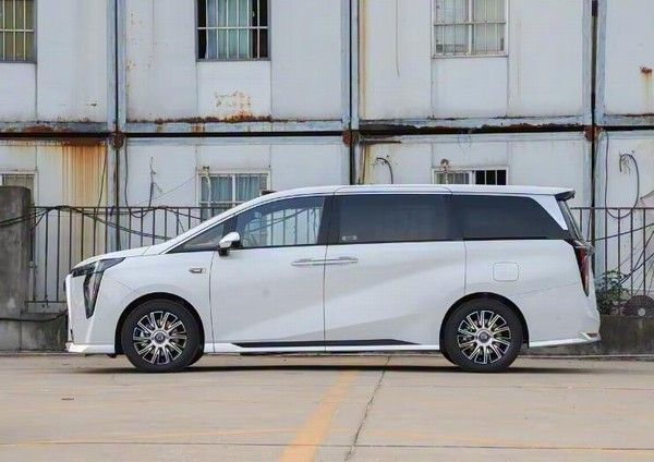 中大型MPV广汽传祺向往M8宗师版配置参数价格多少