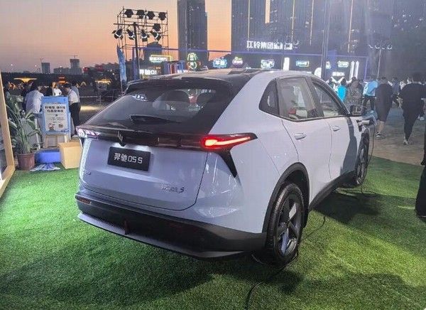 纯电紧凑型SUV江铃羿驰05S上市价格9.78万起