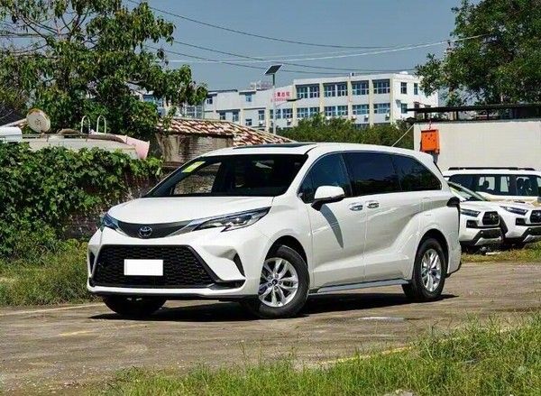 2026款丰田格瑞维亚中大型MPV上市价格29.98万起