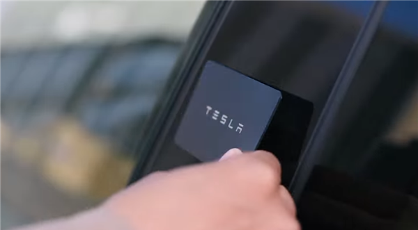 特斯拉实体钥匙卡或成历史手机APP解锁成主流