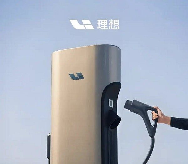 理想i8超充不伤电池8年质保让用户放心充电