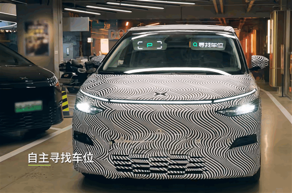 小鹏汽车Robotaxi车内遮阳板对外交互显示技术