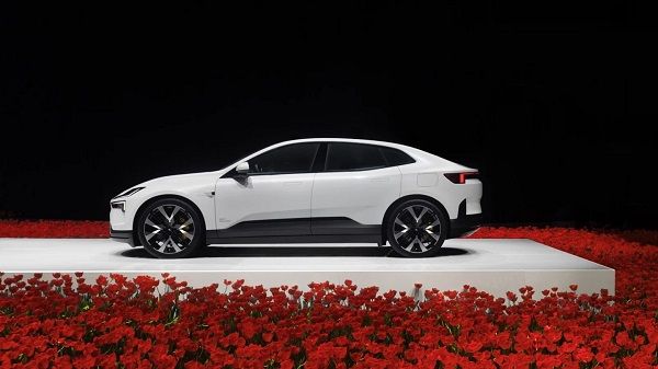 谷歌地图实时车道引导应用于极星4电动汽车