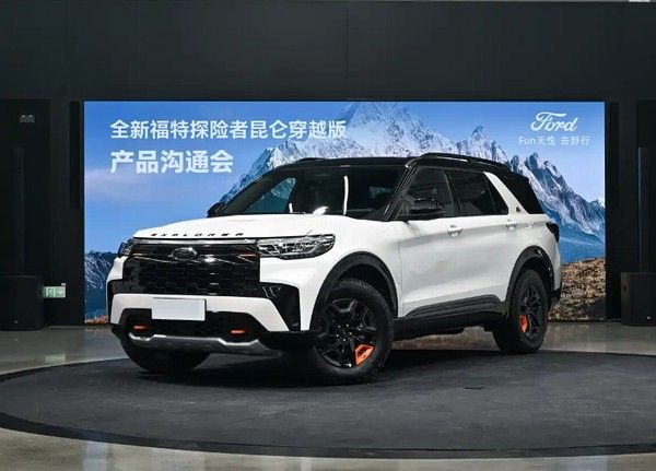 福特探险者昆仑穿越版新增车型上市价格36.98万