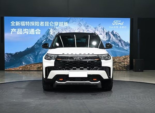 福特探险者昆仑穿越版新增车型上市价格36.98万