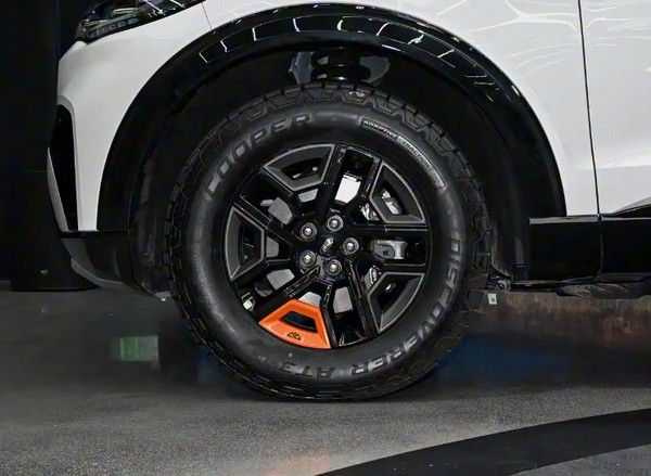 福特探险者昆仑穿越版新增车型上市价格36.98万