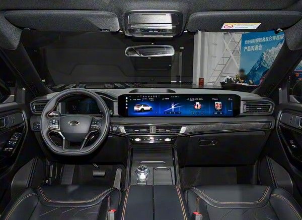 福特探险者昆仑穿越版新增车型上市价格36.98万