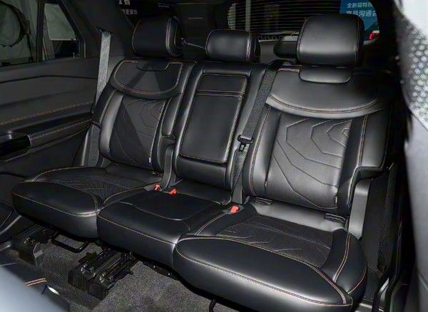 福特探险者昆仑穿越版新增车型上市价格36.98万