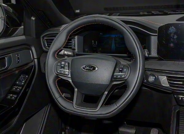 福特探险者昆仑穿越版新增车型上市价格36.98万