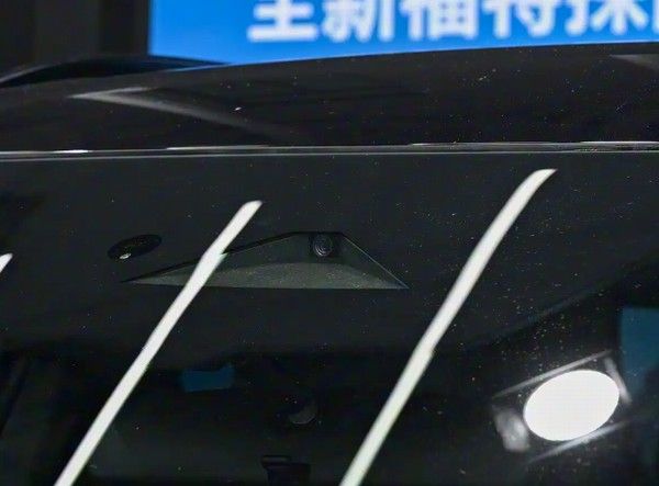 福特探险者昆仑穿越版新增车型上市价格36.98万