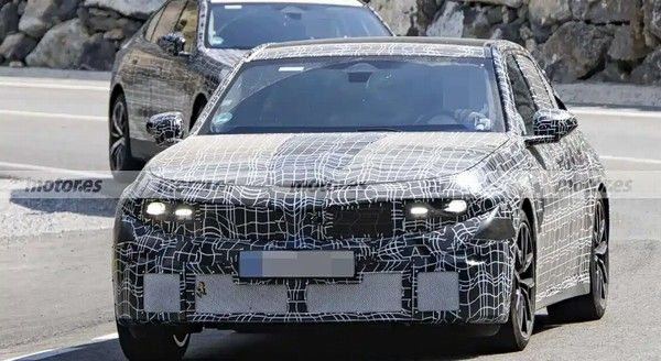 全新一代宝马3系曝光谍照新车或将2026年亮相