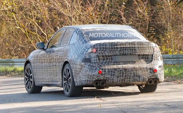 全新一代宝马3系曝光谍照新车或将2026年亮相