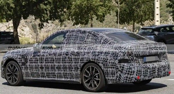 全新一代宝马3系曝光谍照新车或将2026年亮相