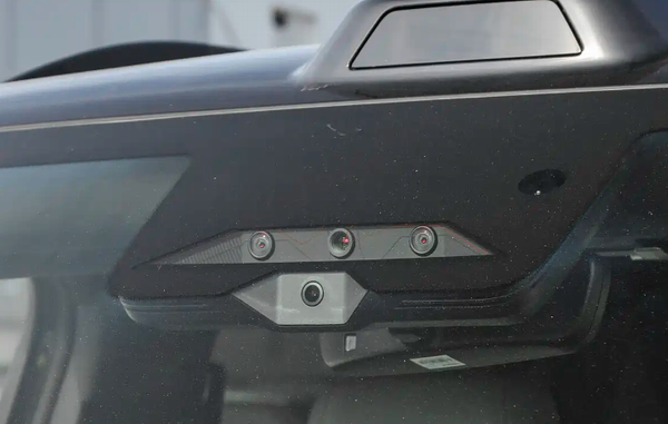 中大型SUV方程豹钛7霜雾灰与青峦翠配色开启交付