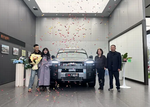 中大型SUV方程豹钛7霜雾灰与青峦翠配色开启交付