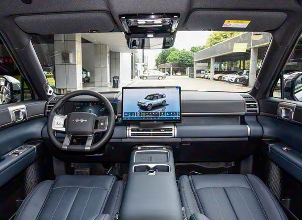 中大型SUV方程豹钛7霜雾灰与青峦翠配色开启交付