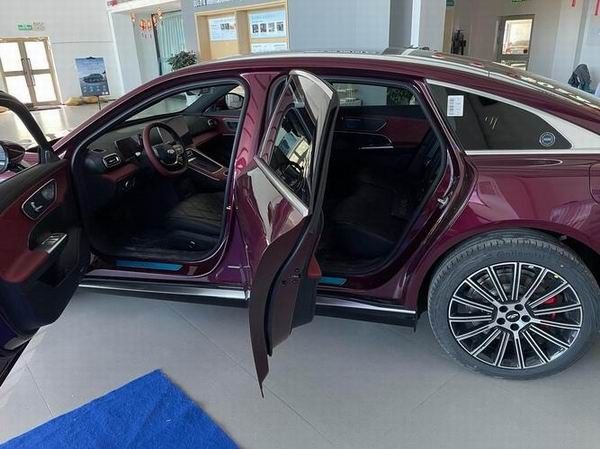 奇瑞风云A9L猎鹰700版和四座版11月15日上市