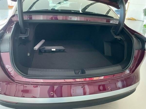 奇瑞风云A9L猎鹰700版和四座版11月15日上市