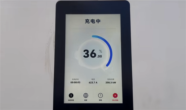 华为推出兆瓦闪充技术纯电卡车实测表现受到关注