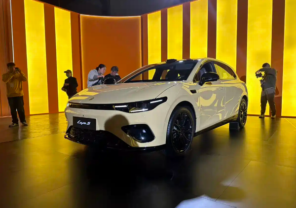 零跑Lafa5开启预售8295芯片激光雷达价格10.58万起