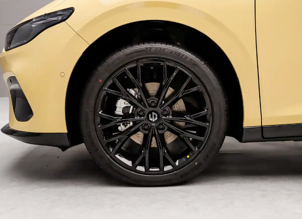 零跑Lafa5开启预售8295芯片激光雷达价格10.58万起