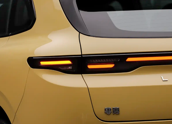 零跑Lafa5开启预售8295芯片激光雷达价格10.58万起