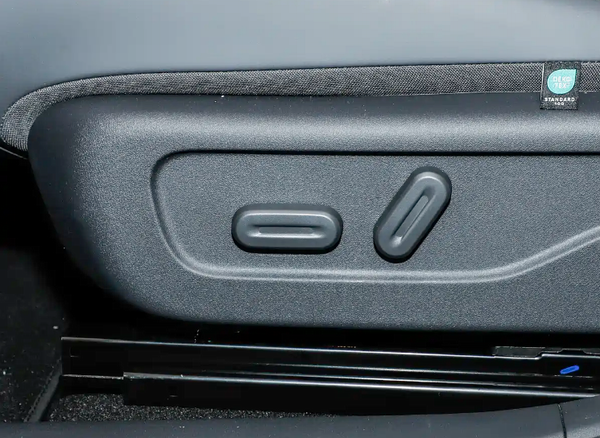 零跑Lafa5开启预售8295芯片激光雷达价格10.58万起