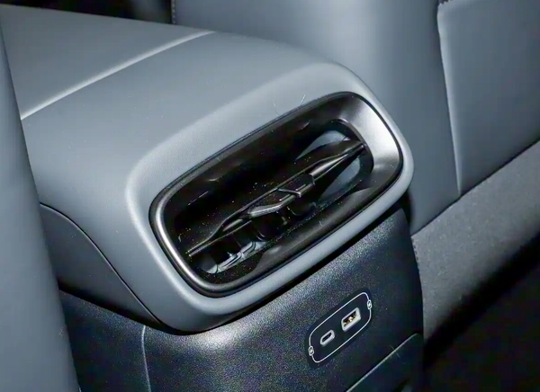 零跑Lafa5开启预售8295芯片激光雷达价格10.58万起