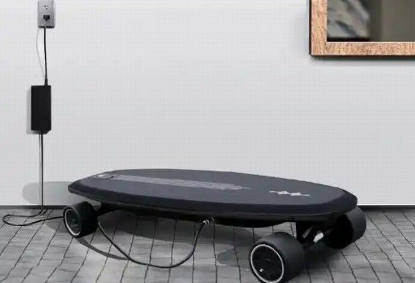 比亚迪方程豹钛7电动滑板续航15公里短途通勤