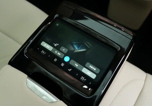 岚图追光L预售价定档12月上市豪华轿车参数配置