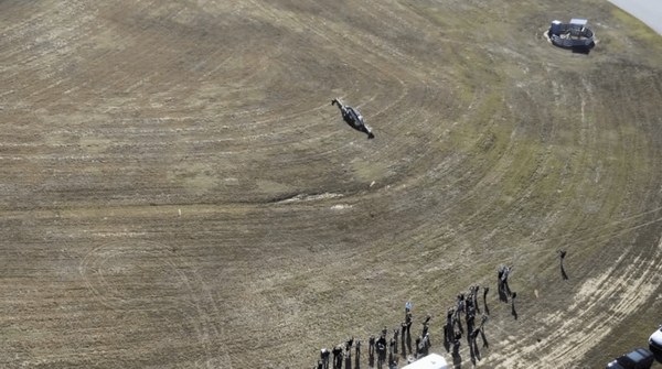 单座纯电动飞行汽车成功首次试飞定价约19万美元