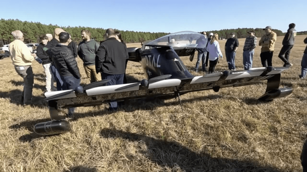 单座纯电动飞行汽车成功首次试飞定价约19万美元