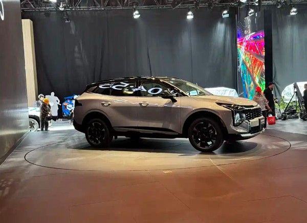 中期改款起亚狮铂拓界新车将在广州车展上首发亮相