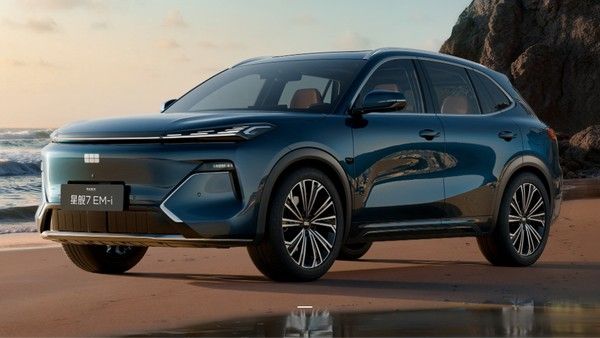 2026款吉利银河星舰7 EM-i正式上市价格参数配置