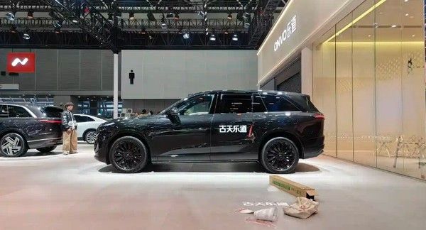 乐道L90黑骑士版亮相广州大型SUV价格参数配置